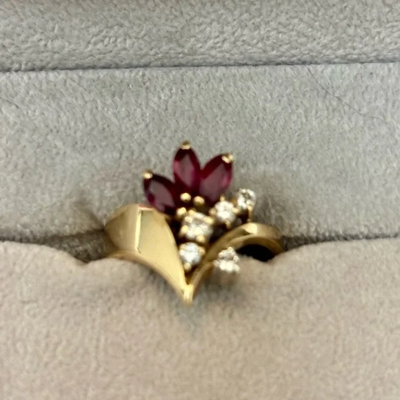 Genuine Vintage 1985 Diamond and Ruby Ring Set in 14k Gold Gorgeous Ring Size 6 - Picture 3 of 8
